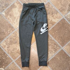 Nike Kids Jogger Pants - Gray Size Medium Ages 10-12 with pockets and drawstring